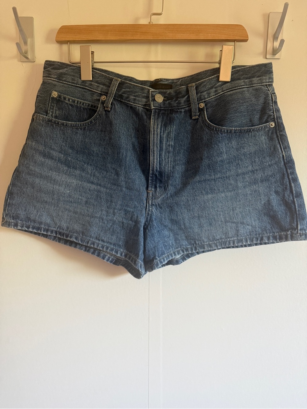 Uniqlo Women’s Denim Shorts Blue Jean Shorts Size 29 Cotton Mid Rise